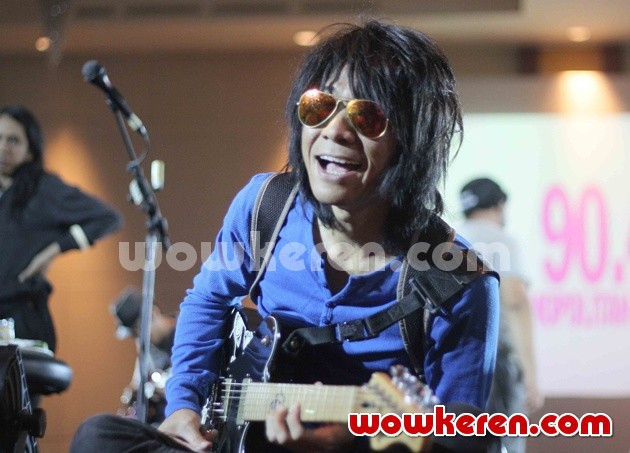 Gambar Foto Penampilan Abdee Negara di Konser 'Revolusi Bunga Generasi Wangi'