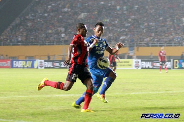 Gambar Foto Persib Melawan Persipura di Final ISL 2014