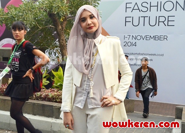 Gambar Foto Zaskia Sungkar Hadiri Jakarta Fashion Week 2015