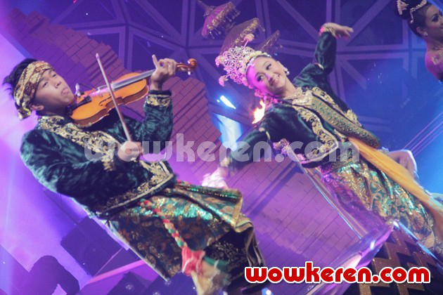 Foto Penampilan Rismawanda dan Sandrina di Grand Final 'Indonesia Mencari Bakat' 2014