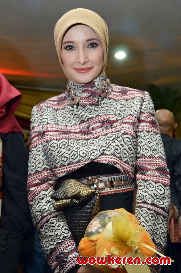 Gambar Foto Inneke Koesherawati Hadiri Resepsi Pernikahan Nuri Maulida dan Pandu Kesuma Dewangsa