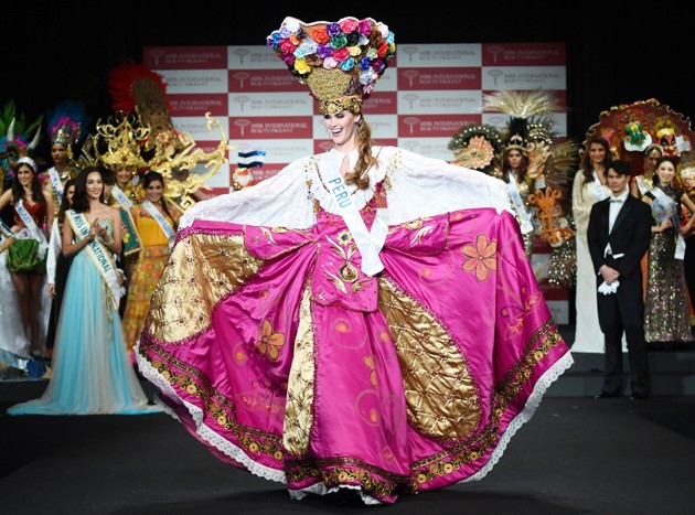 Gambar Foto Miss Peru Fiorella Peirano Saat Sesi Kostum Nasional