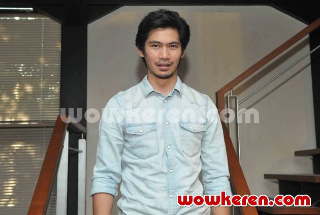 Gambar Foto Donny Alamsyah di Syukuran Film 'Comic 8 Casino Kings'