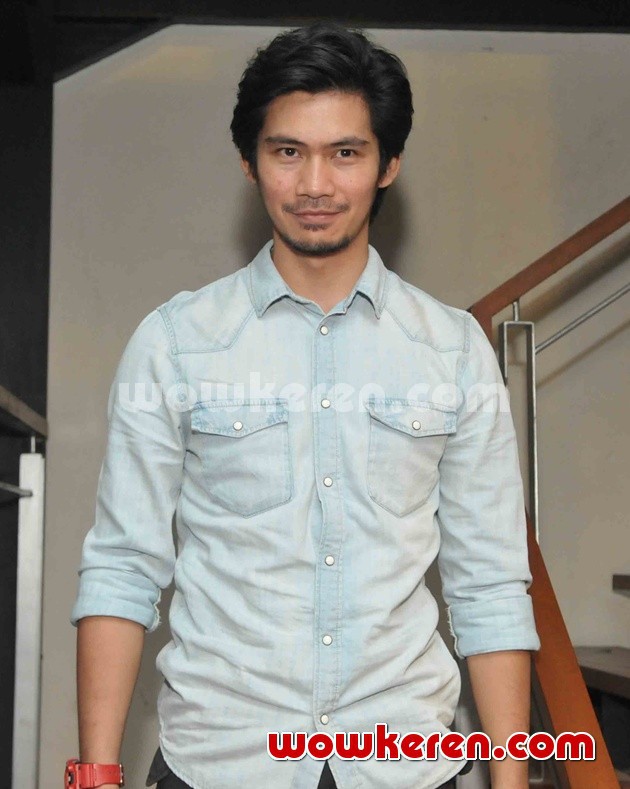 Gambar Foto Donny Alamsyah di Syukuran Film 'Comic 8 Casino Kings'