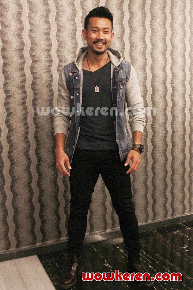 Gambar Foto Denny Sumargo di Press Conference Film 'Danau Hitam'