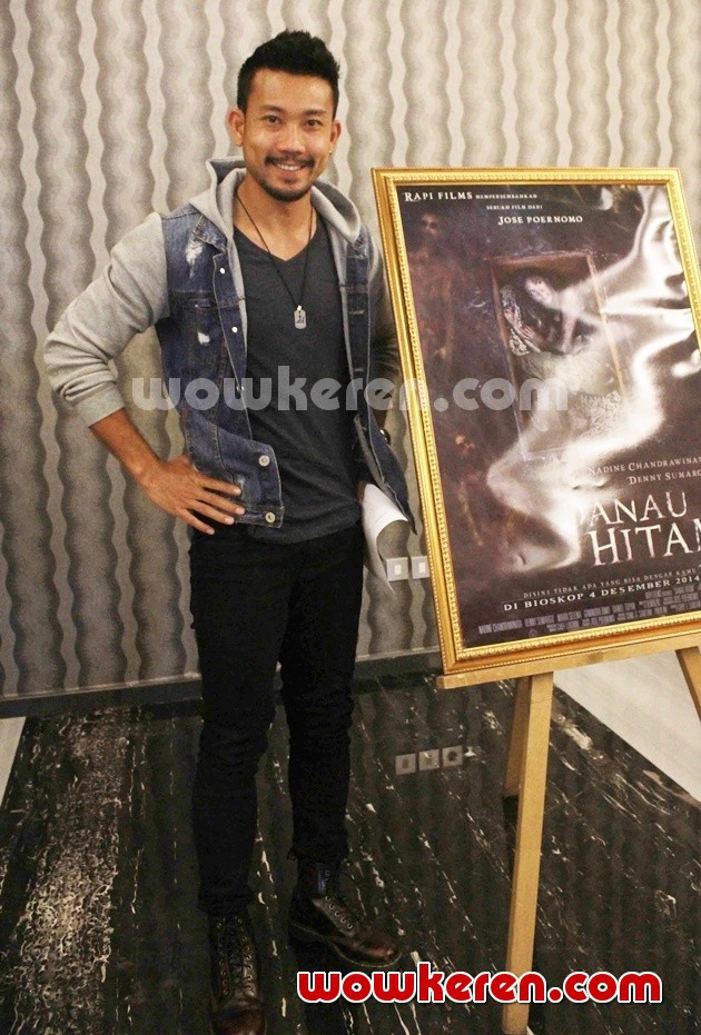 Gambar Foto Denny Sumargo di Press Conference Film 'Danau Hitam'