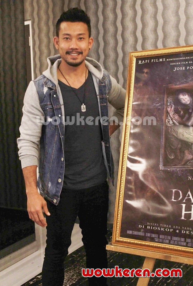Gambar Foto Denny Sumargo di Press Conference Film 'Danau Hitam'