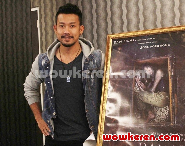 Gambar Foto Denny Sumargo di Press Conference Film 'Danau Hitam'