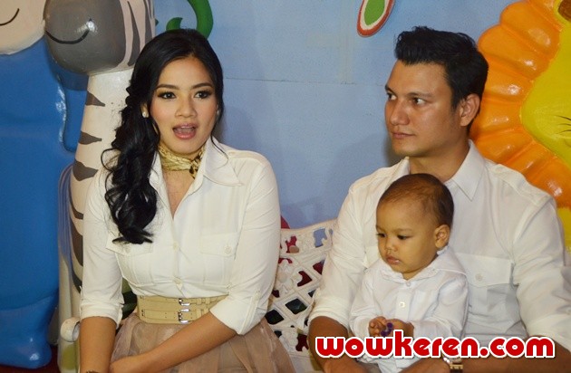 Gambar Foto Titi Kamal dan Christian Sugiono Gelar Perayaan Ulang Tahun Anak