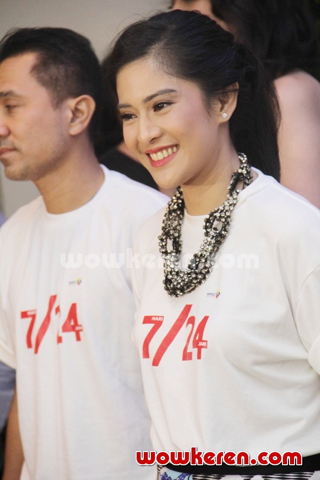 Gambar Foto Dian Sastro Hadiri Gala Premier '7/24'
