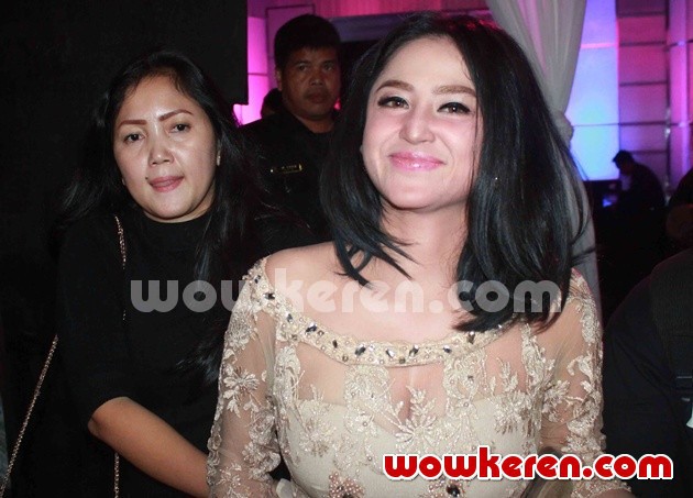Gambar Foto Dewi Persik Usai Mengisi Program 'Rumpi' Trans TV