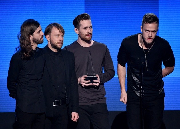 Gambar Foto Imagine Dragons Raih Piala Favorite Alternate Artist