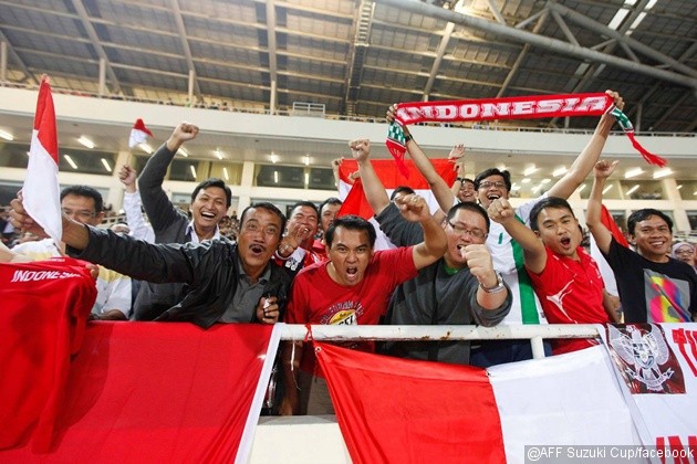Gambar Foto Pendukung Timnas Indonesia Jauh-Jauh Datang ke Vietnam