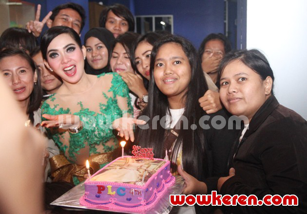 Gambar Foto Syahrini Rayakan HUT PLC yang ke-4