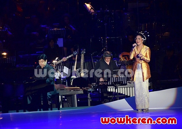 Gambar Foto Penampilan Krisdayanti di Konser 'Satu Indonesia'