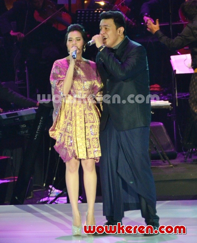 Gambar Foto Duet Raisa dan Tulus di Konser 'Satu Indonesia'
