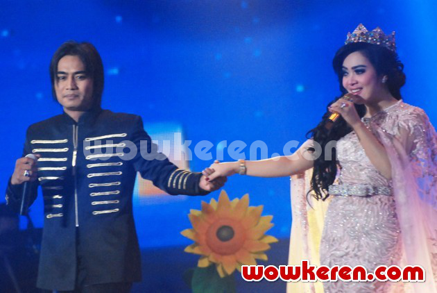 Gambar Foto Duet Charly dan Syahrini Meriahkan SCTV Awards 2014