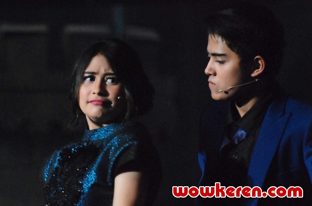 Gambar Foto Penampilan Prilly Latuconsina dan Aliando di SCTV Awards 2014