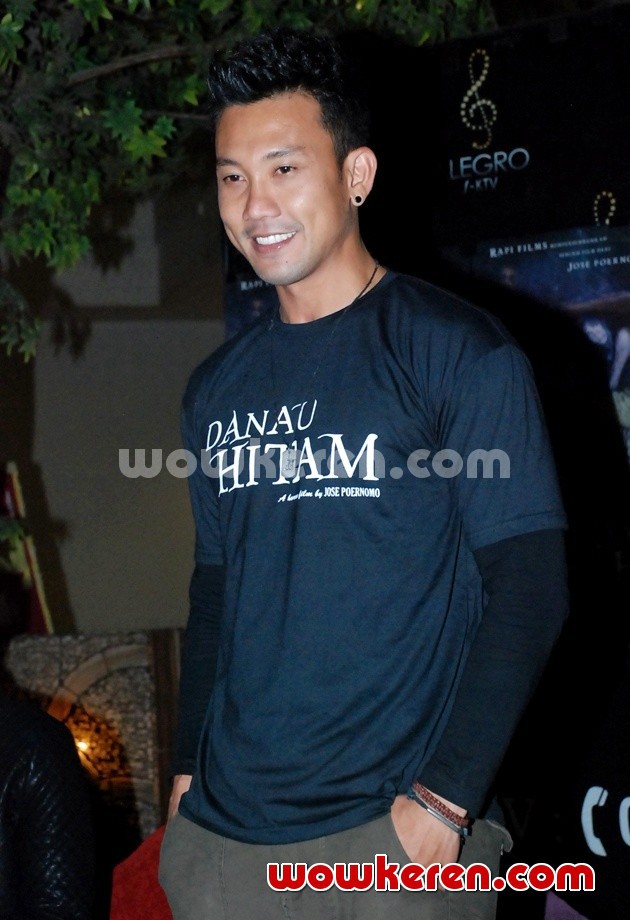 Gambar Foto Denny Sumargo di Gala Premier 'Danau Hitam'