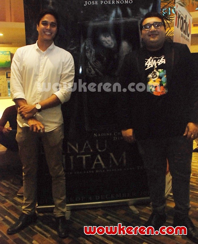 Gambar Foto Mischa Chandrawinata dan Daniel Topan di Gala Premier 'Danau Hitam'