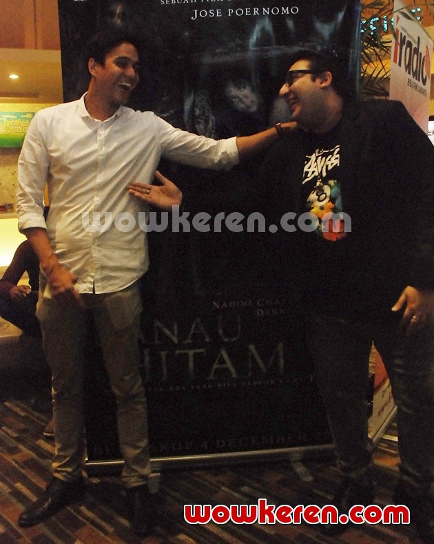 Gambar Foto Mischa Chandrawinata dan Daniel Topan di Gala Premier 'Danau Hitam'