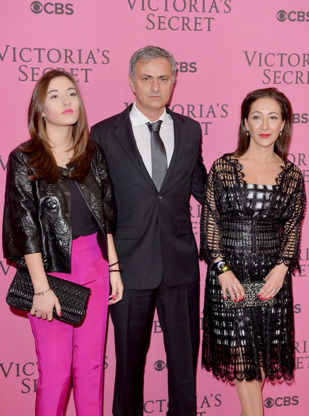 Gambar Foto Jose Mourinho Bersama Keluarga di Pink Carpet Victoria's Secret Fashion Show 2014