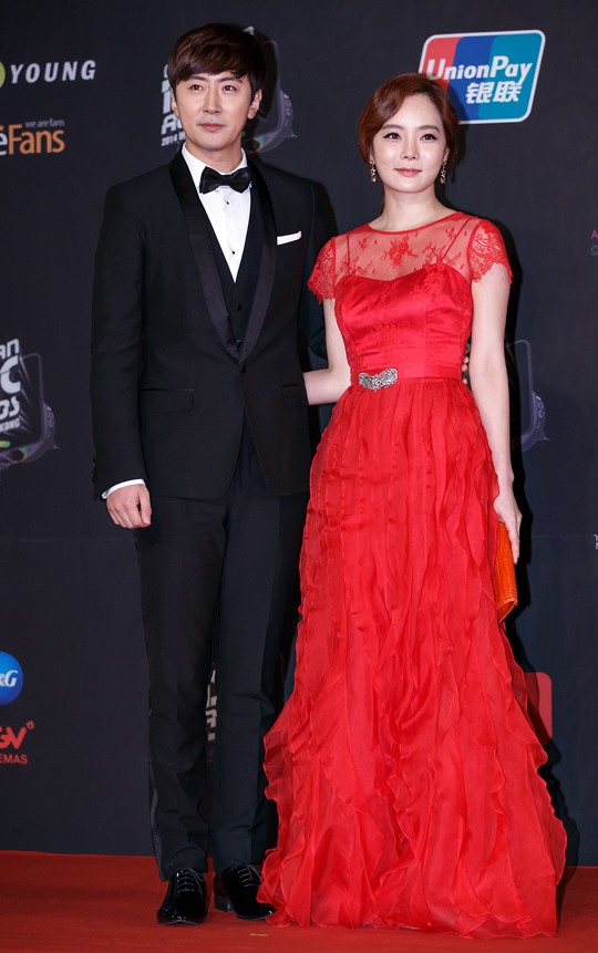 Gambar Foto Gao Zi Qi dan Chae Rim di Red Carpet MAMA 2014