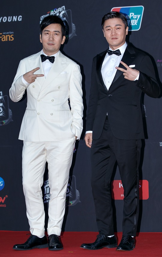 Gambar Foto Chopstick Brothers di Red Carpet MAMA 2014