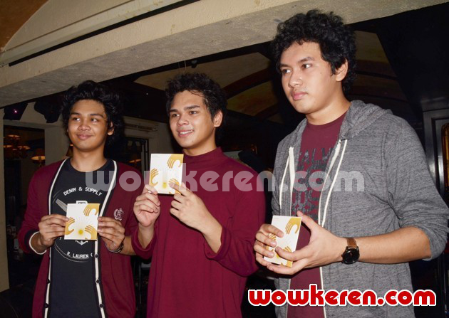 Gambar Foto The Overtunes Saat Perilisan Single 'Dunia Bersamamu'