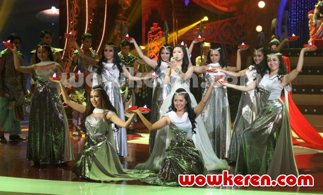 Gambar Foto Aksi Panggung Cita Citata di 'Mahacinta Show'