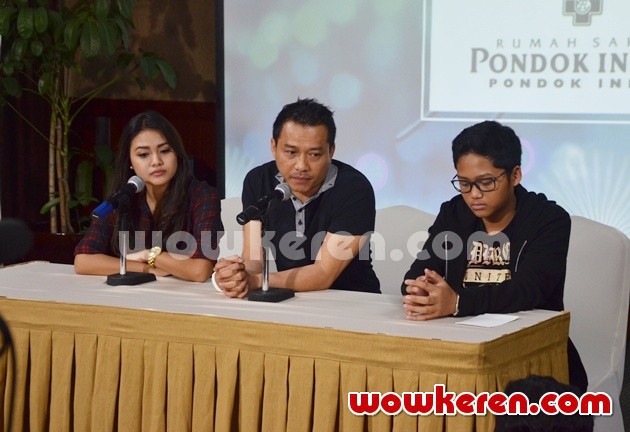 Gambar Foto Aurel Hermansyah, Anang dan Azriel Gelar Jumpa Pers Usai Persalinan Ashanty