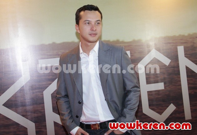 Gambar Foto Nicholas Saputra di Gala Premier 'Pendekar Tongkat Emas'