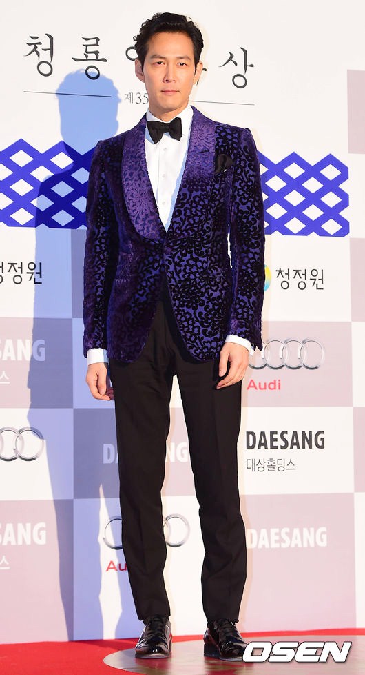 Gambar Foto Lee Jung Jae di Red Carpet Blue Dragon Awards 2014