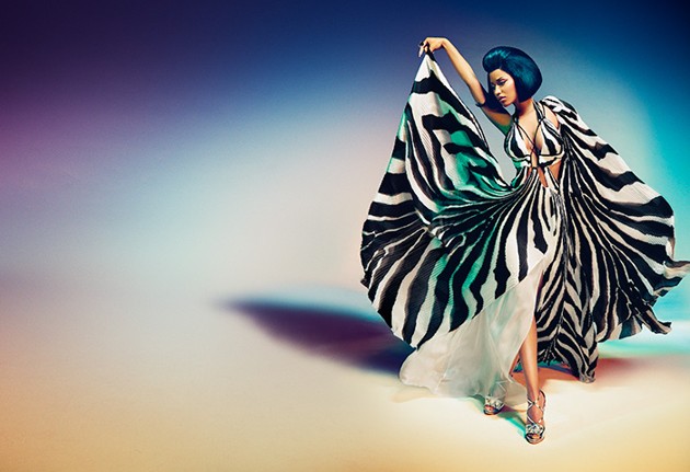 Gambar Foto Nicki Minaj Kenakan Gaun Bercorak Zebra