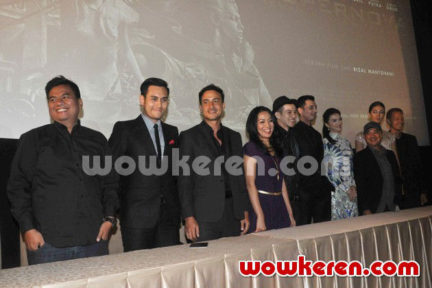 Gambar Foto Gala Premiere Film 'Supernova'