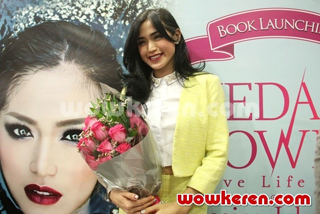 Gambar Foto Jessica Iskandar Launching Buku 'Jedar Power: Love Life Lord'