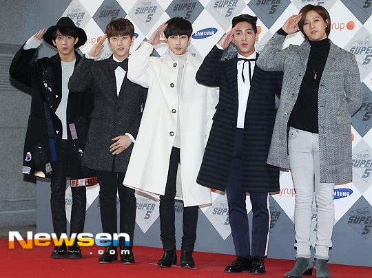 Gambar Foto B1A4 di Red Carpet SBS Gayo Daejun 2014