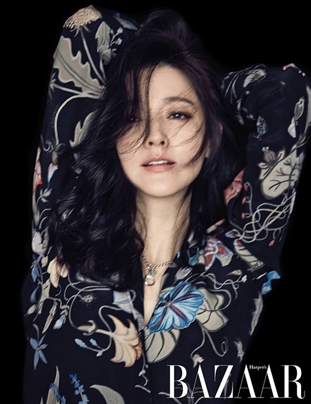 Gambar Foto Lee Young Ae di Majalah Harper's Bazaar Korea Edisi Januari 2015