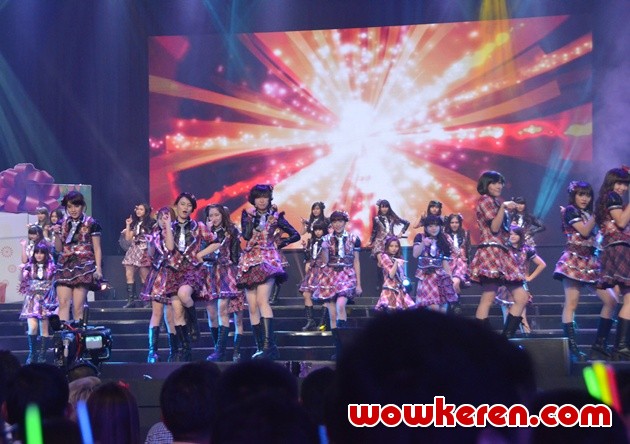 Gambar Foto JKT48 Menutup 2014 dengan 'Saya Masih Anak Kecil' Live In Concert