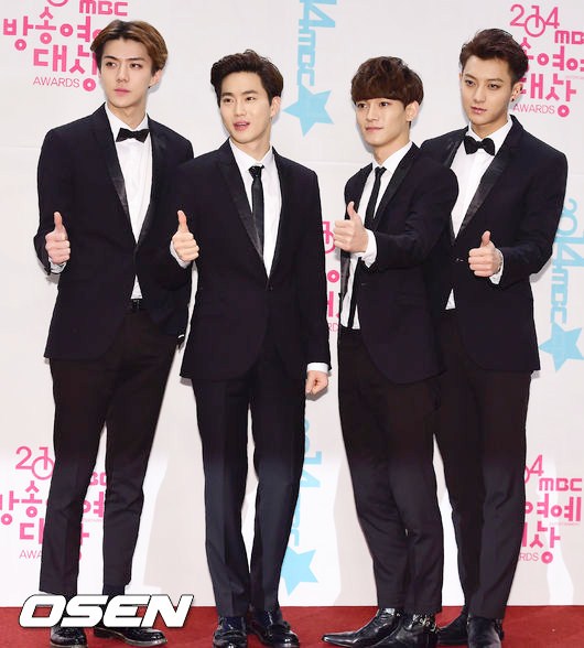 Gambar Foto Sehun, Suho, Chen dan Tao EXO di Red Carpet MBC Entertainment Awards 2014