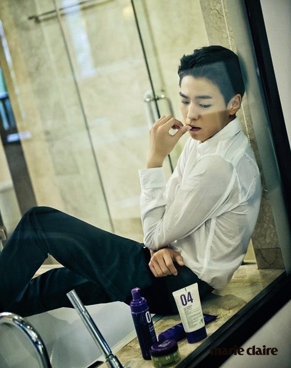 Gambar Foto Lee Hyun Woo di Majalah Marie Claire Edisi Desember 2014
