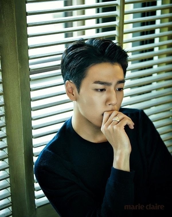 Gambar Foto Lee Hyun Woo di Majalah Marie Claire Edisi Desember 2014