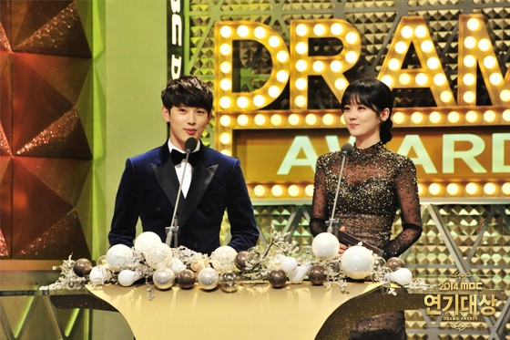 Gambar Foto Siwan ZE:A dan Jang Nara di MBC Drama Awards 2014
