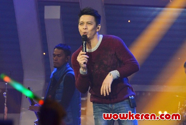 Gambar Foto Ariel NOAH di Konser '1000 Cerita New Year's Eve'