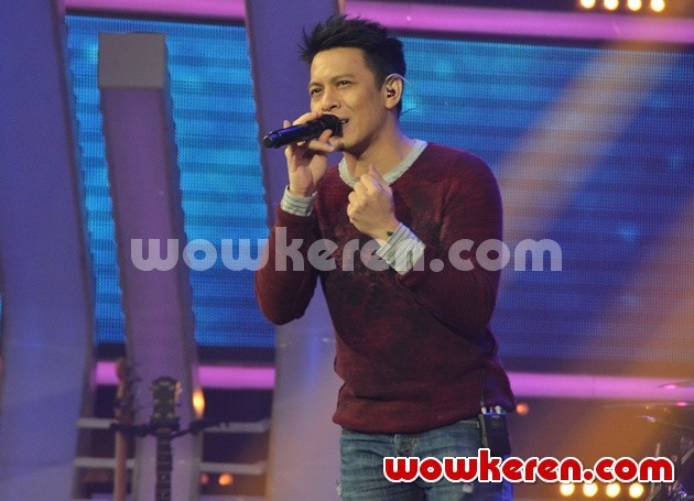 Gambar Foto Ariel NOAH di Konser '1000 Cerita New Year's Eve'