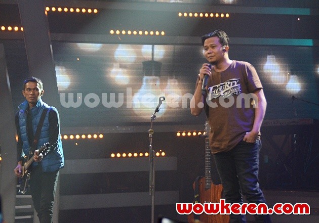 Gambar Foto Reza NOAH di Konser '1000 Cerita New Year's Eve'