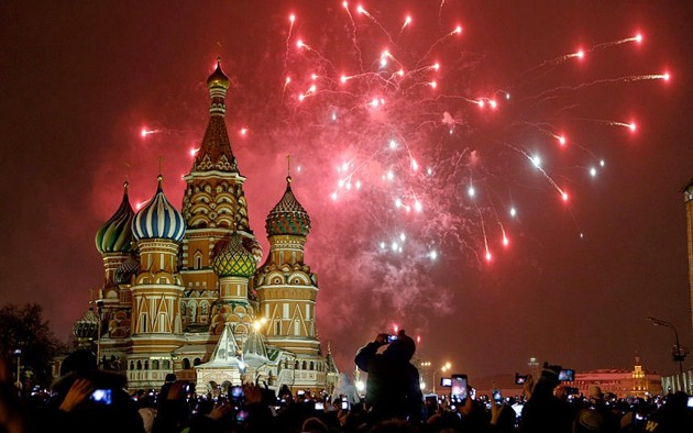 Gambar Foto Meriahnya Perayaan Tahun Baru 2015 di Red Square, Moscow, Russia
