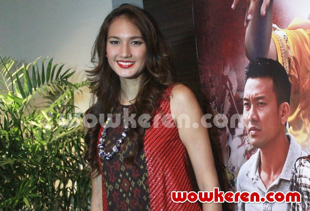 Gambar Foto Nadine Chandrawinata di Jumpa Pers Film 'Erau Kota Raja'