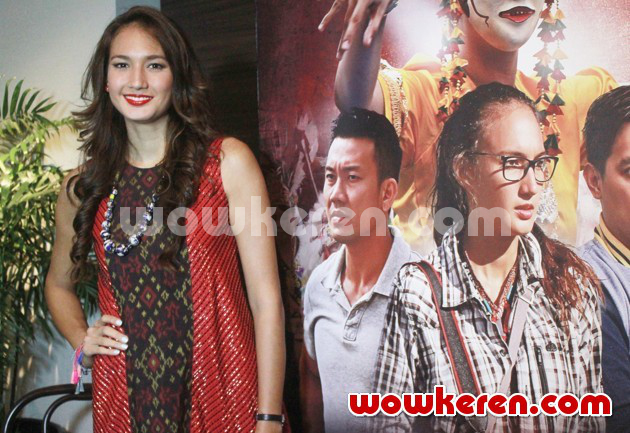 Gambar Foto Nadine Chandrawinata di Jumpa Pers Film 'Erau Kota Raja'