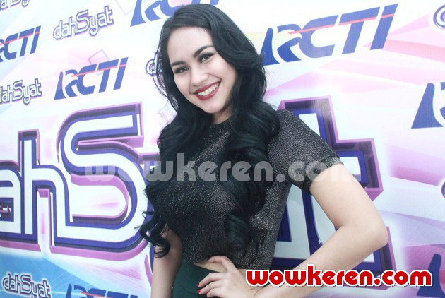Gambar Foto Kartika Putri Ditemui Seusai Mengisi Acara 'Dahsyat'